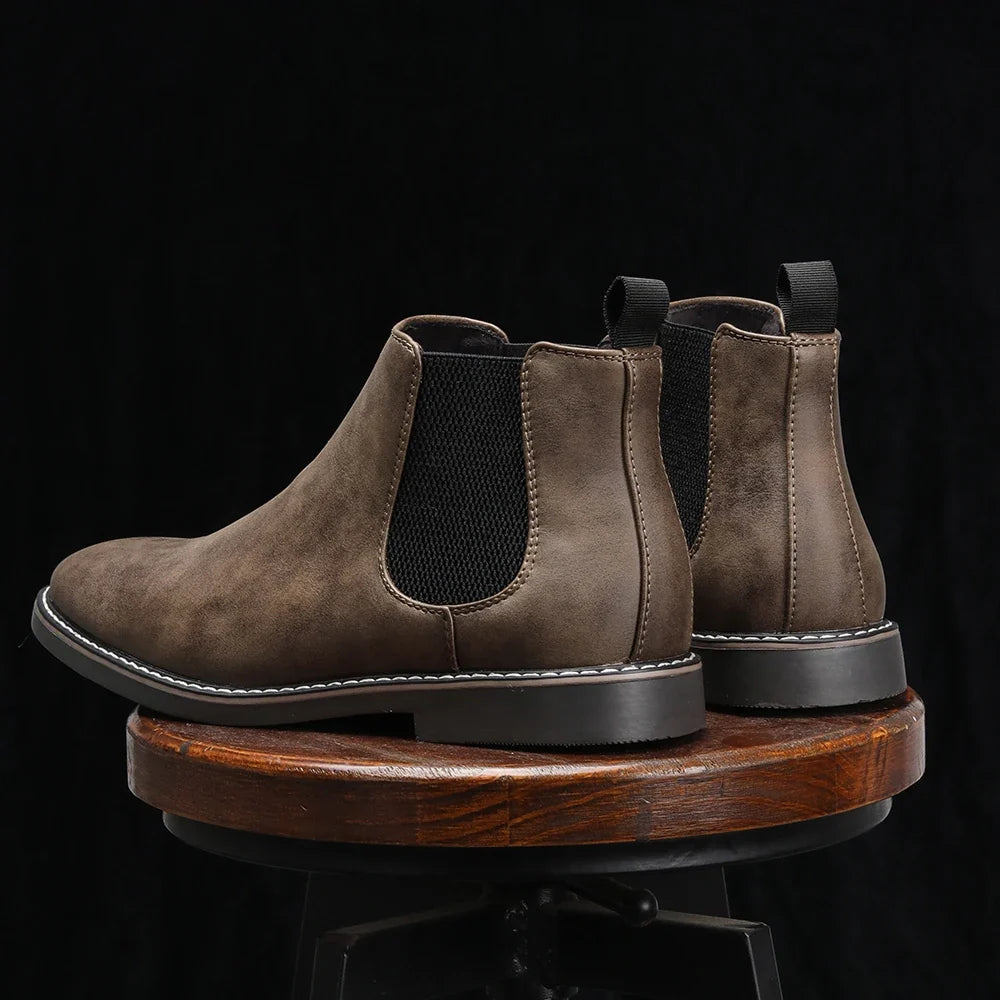 Men's leather Chelsea boots with soft leather lining